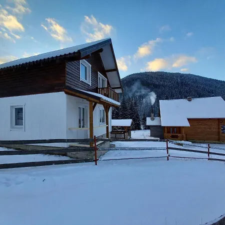 Holiday home будинок для відпочинку вербівський світанок